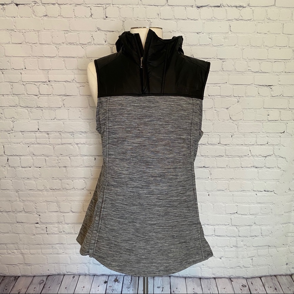 THE NORTH FACE black sleeveless pullover hoodie